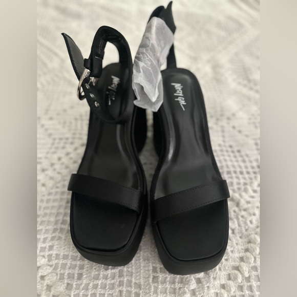 NWT Satin Buckle Detail Wedges - Picture 5 of 7